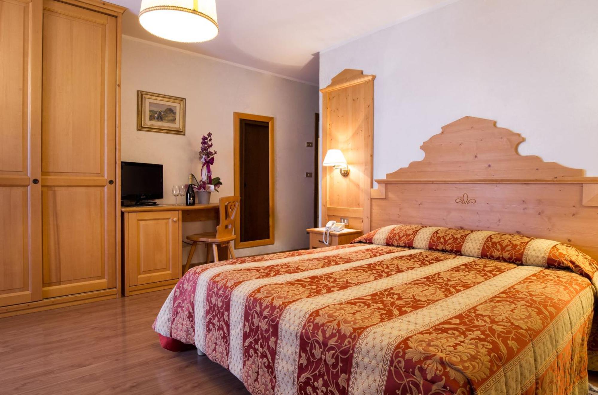 Hotel Al Prato Fiera Di Primiero Bagian luar foto
